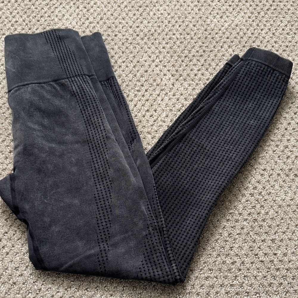 Amazon - Leggings - Size medium